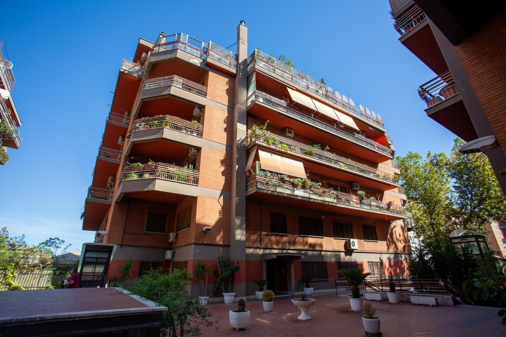 Stanza Comoda E Silenziosa Con Bagno Privato E Area Lavoro E Relax Roma Ngoại thất bức ảnh