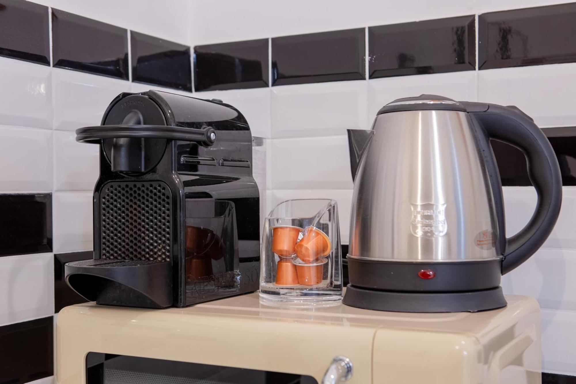 Stanza Comoda E Silenziosa Con Bagno Privato E Area Lavoro E Relax Roma Ngoại thất bức ảnh