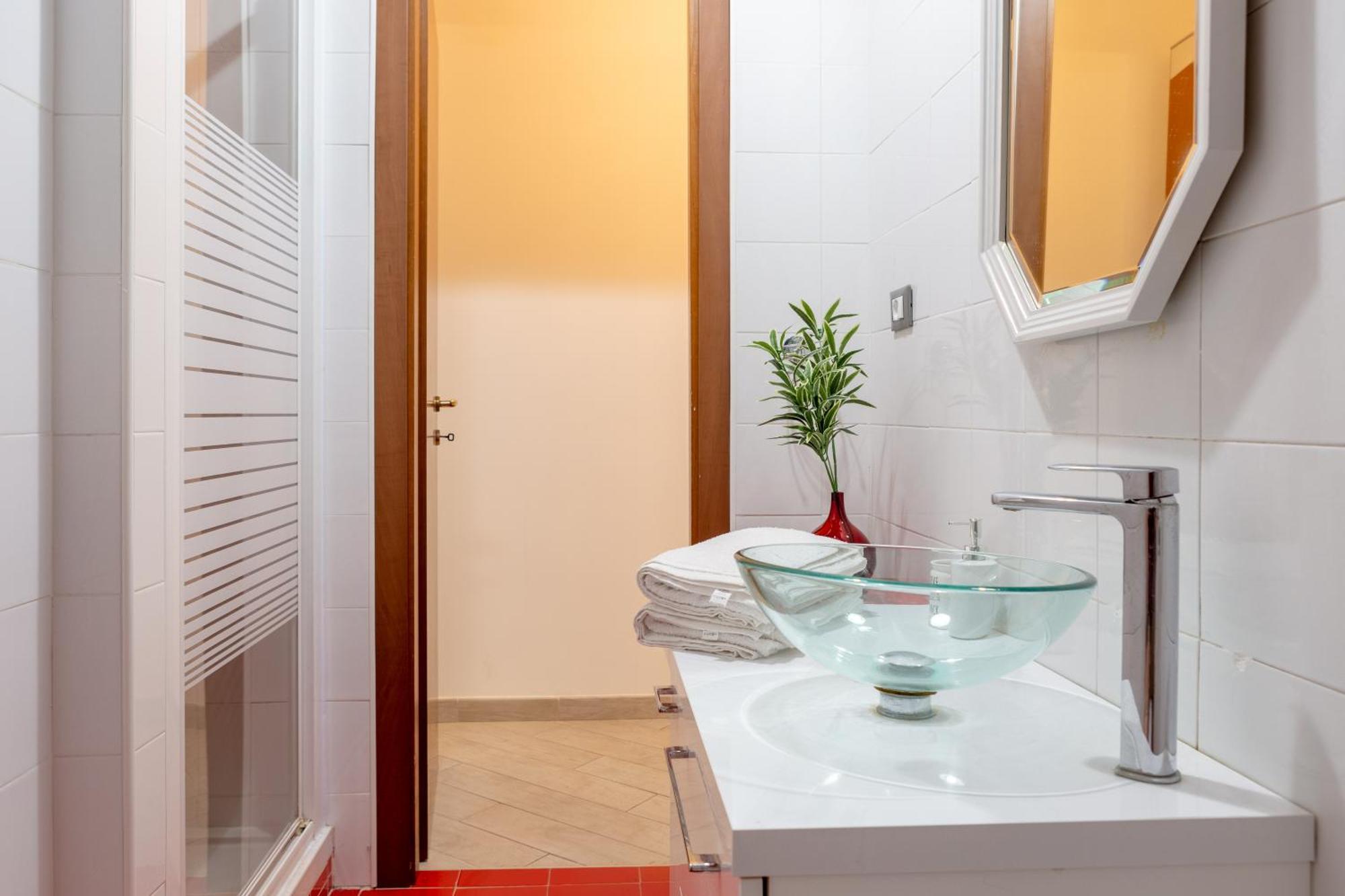 Stanza Comoda E Silenziosa Con Bagno Privato E Area Lavoro E Relax Roma Ngoại thất bức ảnh