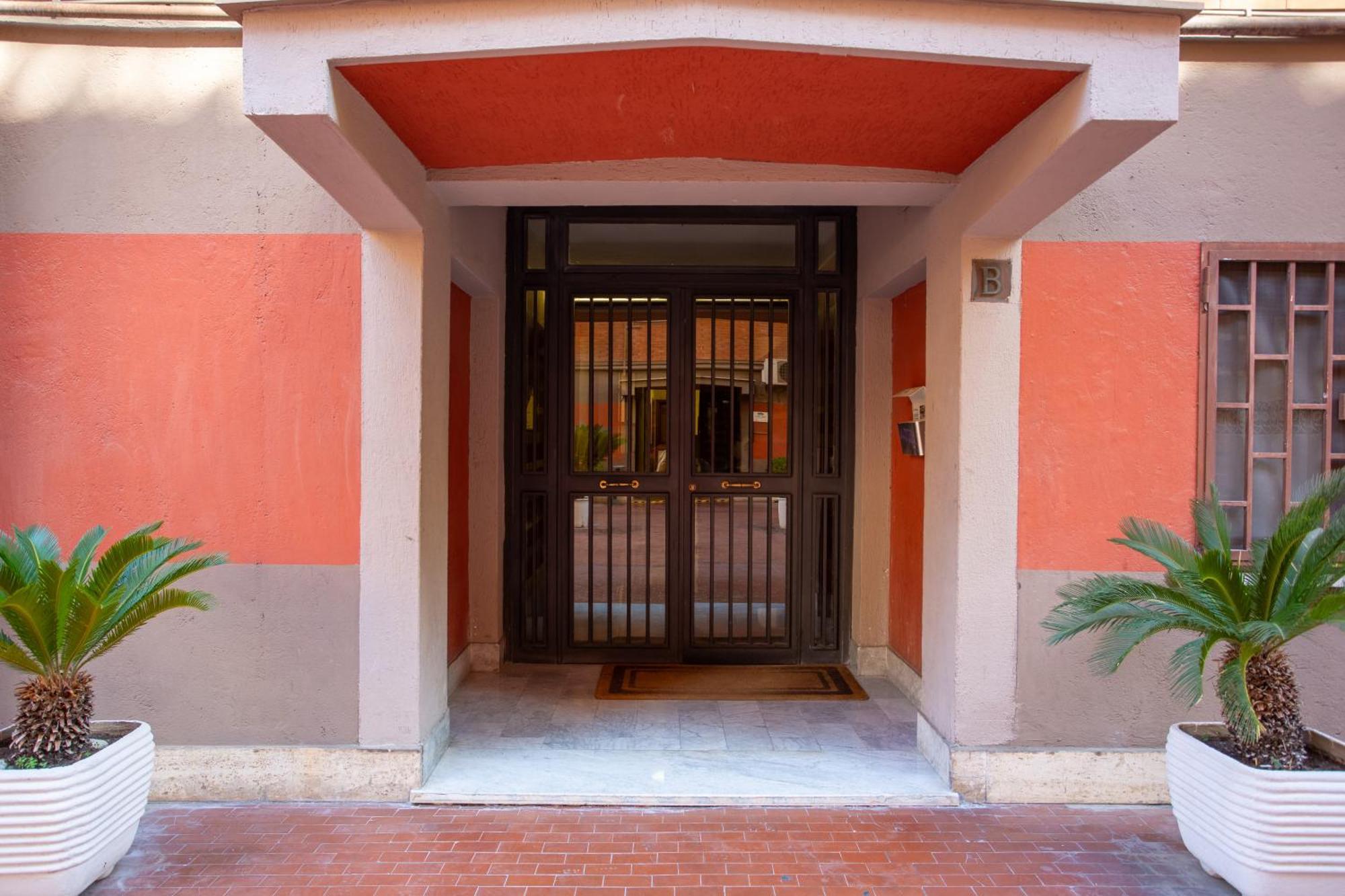 Stanza Comoda E Silenziosa Con Bagno Privato E Area Lavoro E Relax Roma Ngoại thất bức ảnh